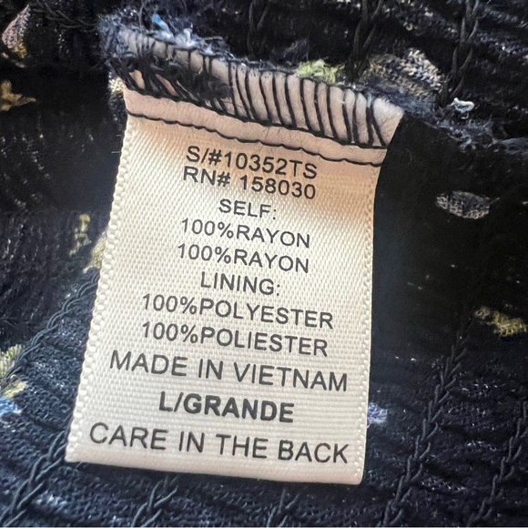 Love Tree  NWOT Midnight Blue Floral Ruffle Blouse - Picture 6 of 7